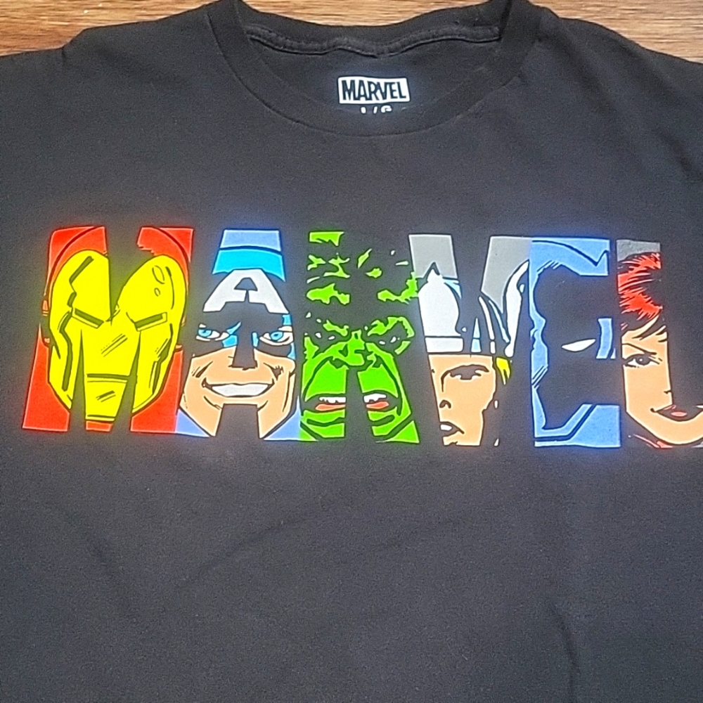 Marvel mens black shirt size large